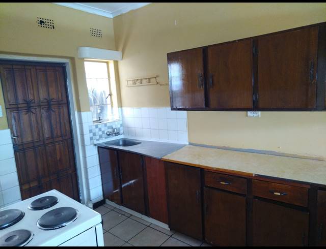 2 BEDROOM APARTMENT FOR SALE IN RUSTENBURG CENTRAL